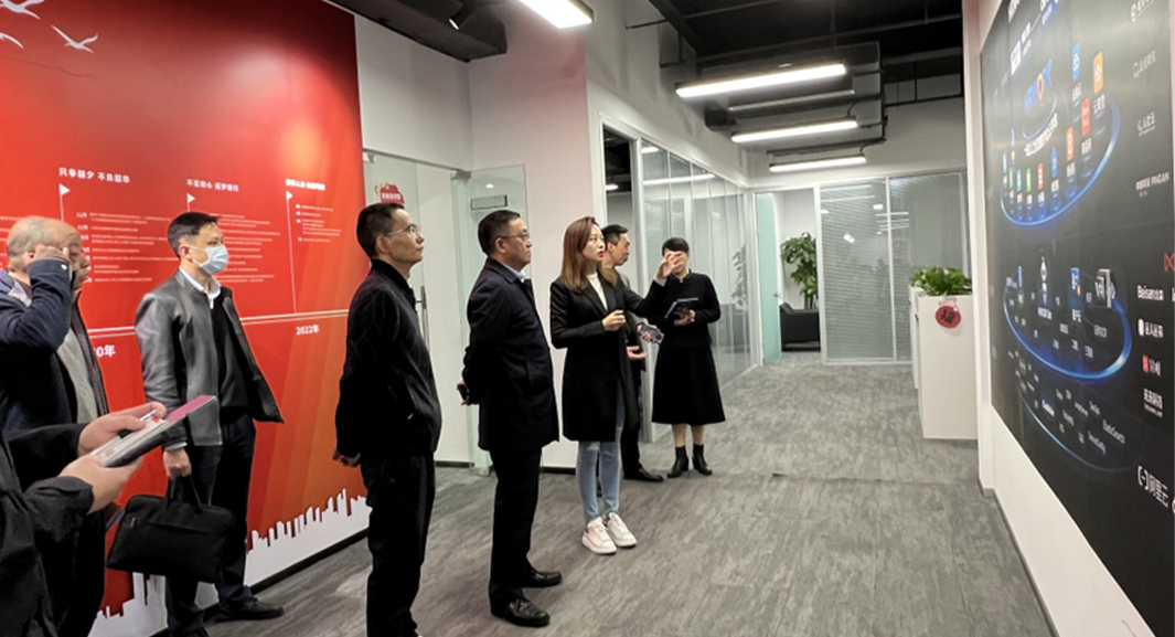 成都市青羊区副区长龚昌华一行领导莅临壹定发官网集团四川公司调研指导