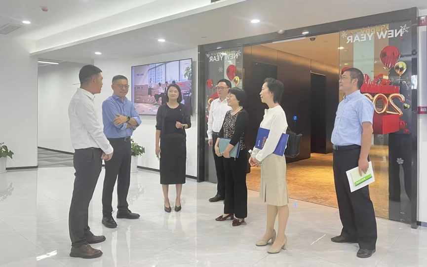 上海市闵行区人大常委会副主任、总工会主席杨其景一行领导莅临壹定发官网集团走访调研