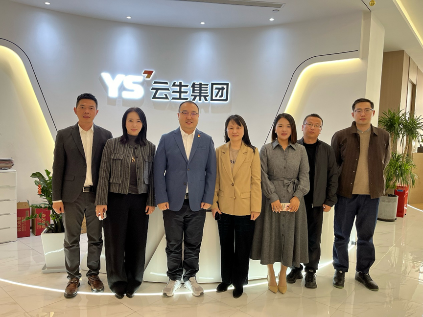 无锡市梁溪区人社局副局长周霞一行领导莅临壹定发官网集团调研走访