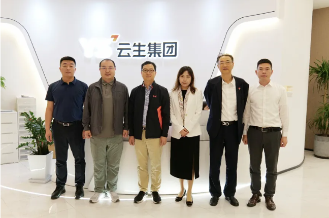 深圳前海管理局专业服务业处处长周耀荣一行莅临壹定发官网集团调研走访