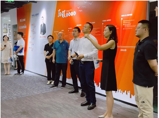 成都市对外开放合作促进中心主任尹建一行莅临壹定发官网集团四川公司调研考察