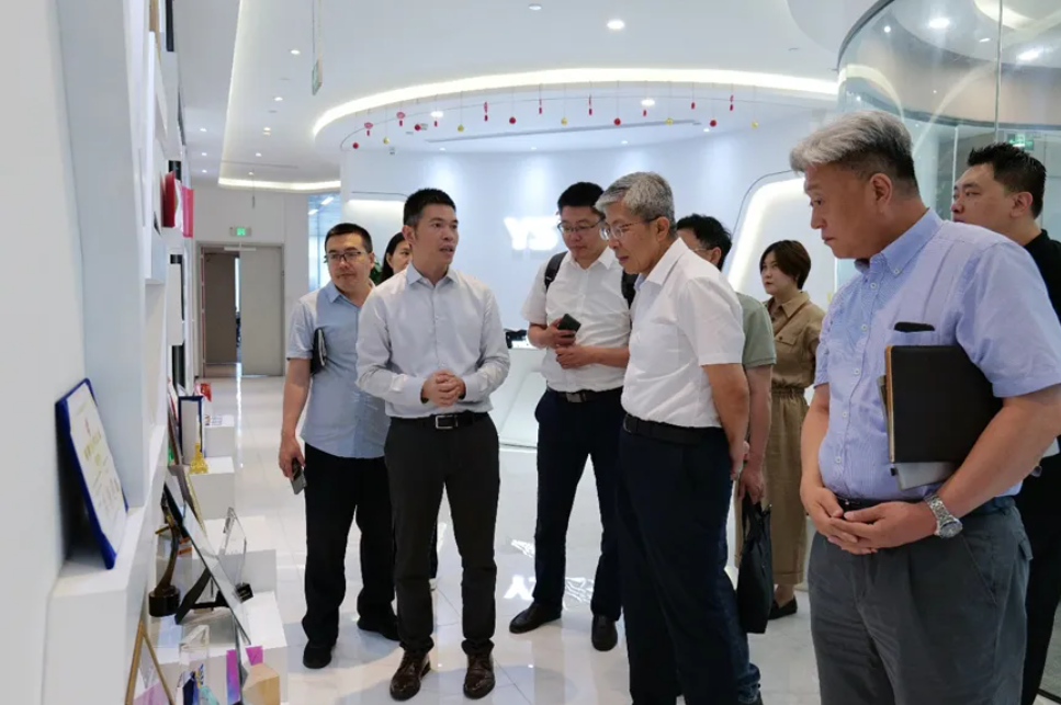 天津经开区党委常委、管委会副主任马建军一行莅临壹定发官网集团走访调研