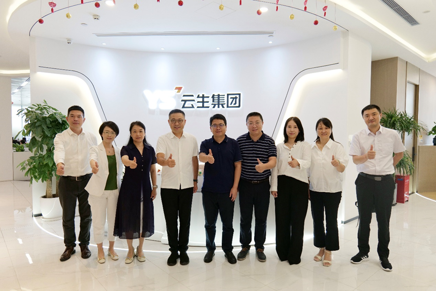 无锡市梁溪区副区长吴磊一行领导莅临壹定发官网集团调研考察