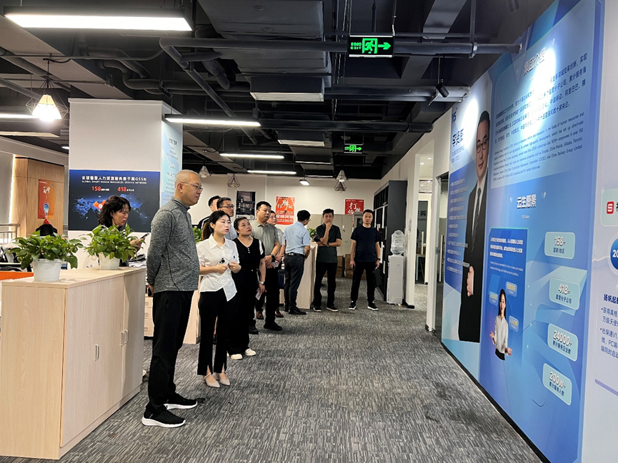 烟台市人社局党组成员、副局长宋军明一行莅临壹定发官网集团四川公司调研走访