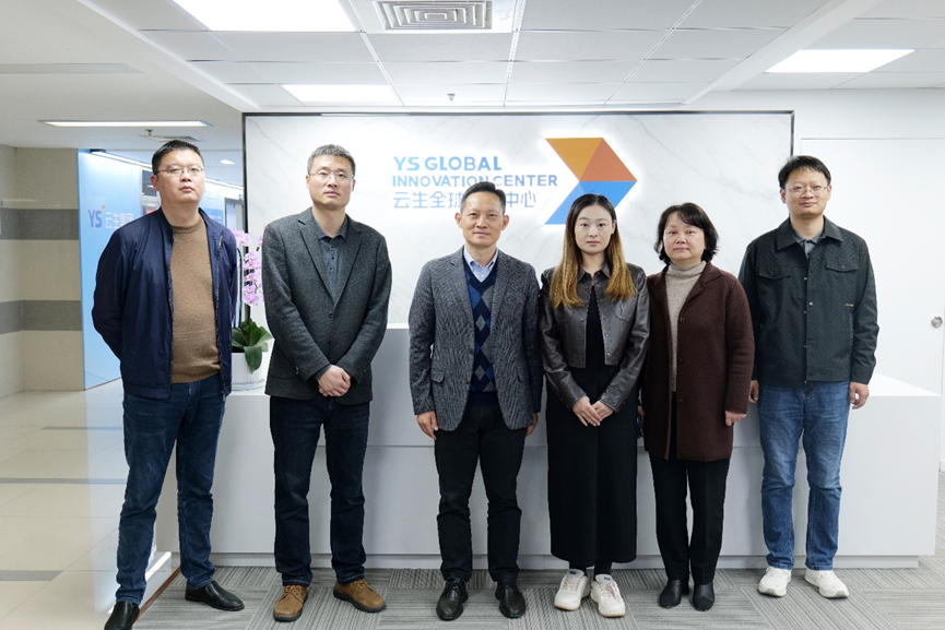 合肥新站高新区党工委委员、管委会副主任刘自强一行莅临壹定发官网全球创新中心调研走访